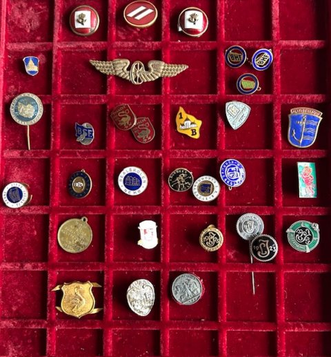 Samling bornholmske medaljer, tokens og pins.