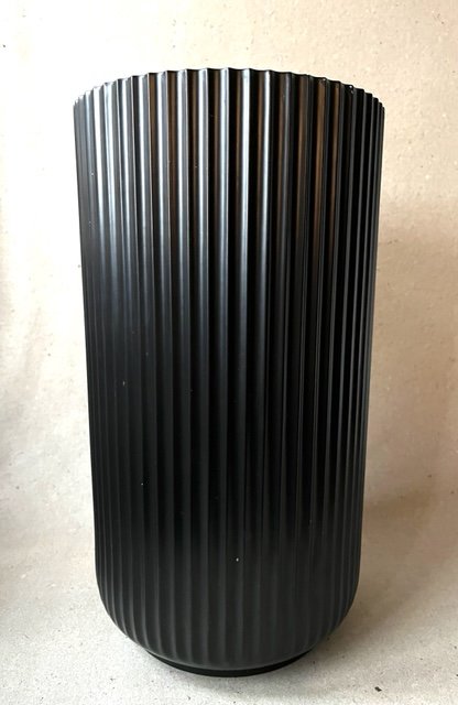 Vintage sort Lyngby vase, 38cm. hj