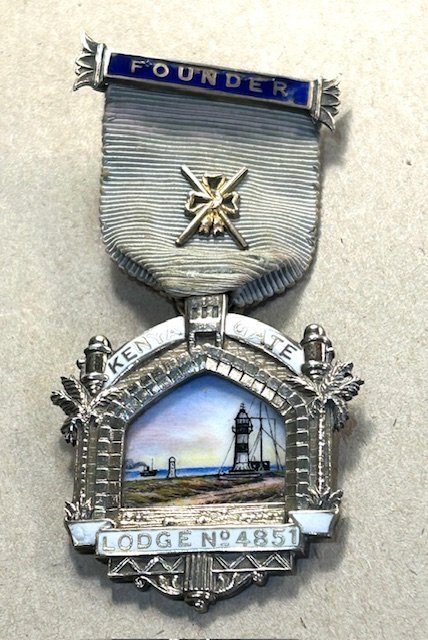 Frimurer vedh�ng, Kenya gate Lodge.