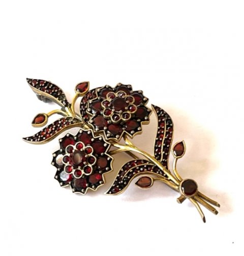 Granat broche