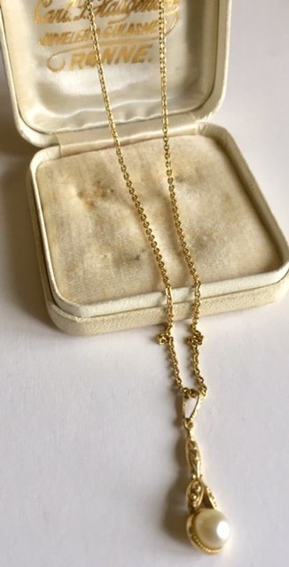 Antik perlesmykke i guld