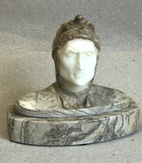 Dante buste i marmor