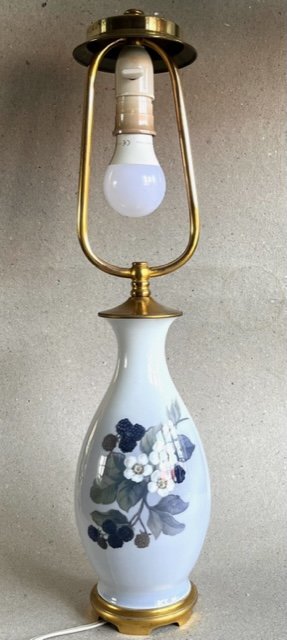 Royal Copenhagen bordlampe med bronze montering