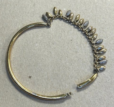 Pandora,  Floating grains