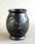 Vase med edderkop